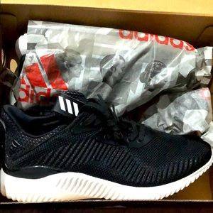 Adidas alphabounce shoes size 6 women. New shoes!!
